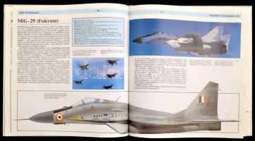 Bill Gunston: Modern vadászrepülők+Modern helikopterek+Modern repülőgép hordozók. Harci fegyverek so...
