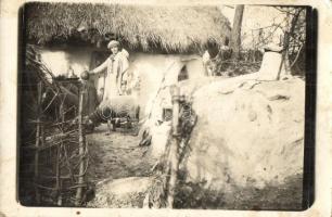 1934 Sámsonháza, parasztház udvara, folklór. photo (EK)