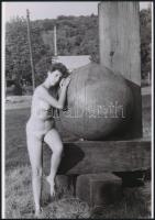 cca 1973 A fiatalság legszebb éke, szolidan erotikus fényképek, 4 db vintage negatívról készült mai ...