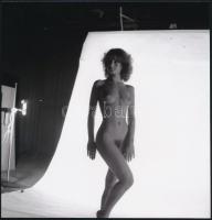 cca 1978 Pucér lányok huncut képei, szolidan erotikus fényképek, 5 db vintage negatívról készült mai...