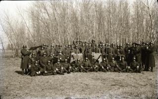 cca 1940-1945 Katonai témájú fotónegatívok: életképek, stb., összesen 28 db