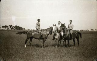 cca 1940-1945 Katonai témájú fotónegatívok: életképek, stb., összesen 24 db