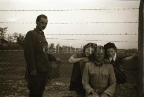 cca 1940-1945 Katonai témájú fotónegatívok: életképek, stb., összesen 24 db