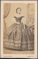 cca 1862 Borsos és Doctor pesti műtermében készült, vizitkártya méretű felvétele egy hölgyről, 10x6 cm