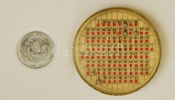 Golyós számsorsoló, retró ötöslottó ajándék tárgy, hátoldalán reklámmal, d:6,5 cm + 5 éves a lottó alumínium szerencsepénz
