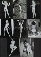 cca 1977 Szolidan erotikus fényképek maxi tétele, 33 db vintage negatívról készült mai nagyítások, 9...