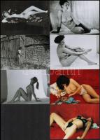 cca 1977 Szolidan erotikus fényképek maxi tétele, 33 db vintage negatívról készült mai nagyítások, 9...