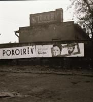 1969 Budapest, a Fővárosi Moziüzemi Vállalat hirdető oszlopai, plakáthelyei, kirakatai, ahol az új filmeket hirdették, 13 db szabadon felhasználható, vintage negatív, 6x6 cm