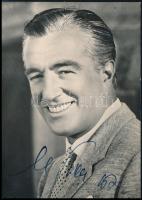 Vittorio De Sica (1901-1974) olasz színész, filmrendező aláírt fotólapja, 14,5x10,5 cm / Autograph signature of Vittorio De Sica Italian actor, director, 14,5x10,5 cm