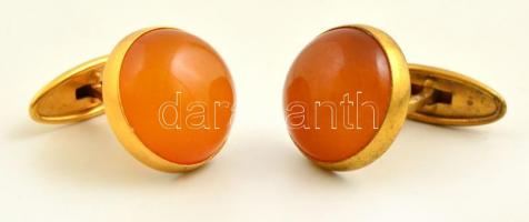 Borostyán mandzsettagomb párban, kissé sérült fém résszel
