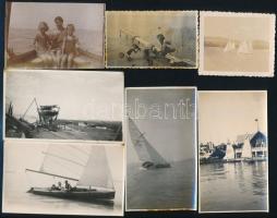 cca 1930 Balatoni vitorlások, 12 db korabeli fotó, 8x5 és 6,5x11 cm közti méretben