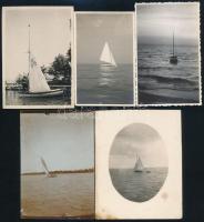 cca 1930 Balatoni vitorlások, 12 db korabeli fotó, 8x5 és 6,5x11 cm közti méretben