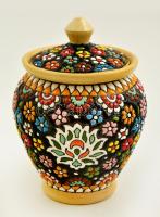 Díszes virágmintás modern perzsa kerámia fedeles edény, kézzel festett, jelzett (Honarkade-ye Ârâmesh, Hamedan), hibátlan, m: 13 cm