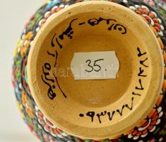 Díszes virágmintás modern perzsa kerámia fedeles edény, kézzel festett, jelzett (Honarkade-ye Ârâmes...