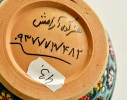 Díszes virágmintás modern perzsa kerámia váza, kézzel festett, jelzett (Honarkade-ye Ârâmesh), hibát...