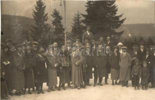 Ótátrafüred, Stary Smokovec, Alt-Schmecks; kirándulók csoportképe télen / hikers group photo in winter (vágott / cut)