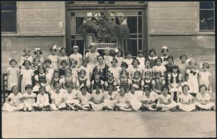 cca 1920-1930 Kecskemét, Többségében díszmagyarba öltözött kislányok csoportképe, Csillag Fotóműterme, fotólap, 9x13,5 cm