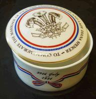 1981 Diana és Károly esküvőjére kiadott emlék porcelán bonbontartó 6x12cm