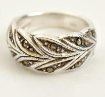 Ezüst(Ag) pálmaleveles gyűrű, markazittal, jelzett, méret: 53, bruttó: 6,5 g