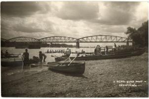 1933 Budapest III. Római Duna part, készülődés evezéshez. photo (fl)