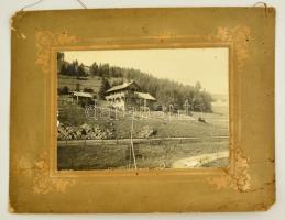 cca 1910 Lavochne (lengyel-magyar határ közelében) villa, kartonra kasírozva, 12,5x18 cm / Lawoczne (Polish-Hungarian border) villa, photo, 12,5x18 cm