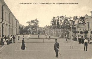 Nagyszeben, Hermannstadt, Sibiu; Tennisplatz der k.u.k. Traindivision Nr. 12. Verlag Emil Fischer, Jos. Drotleff / K.u.K. 12. számú kiképzőosztag teniszpályája, teniszezők / tennis court of K.u.K. Traindivision Nr. 12. (EK)