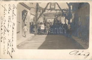 Durres, Durazzo; Erster Namenstag des König Karls Feierlichkeiten / First name day of Charles IV Celebrations, military officers and soldiers group on the decorated street. photo (EK)