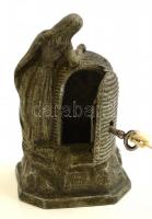 Régi ón persely, kaptár és nőalak motívummal, zárral, kulccsal, m: 12 cm