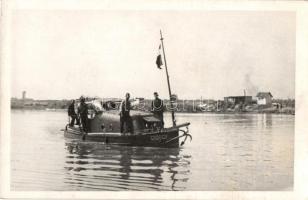 Magyar Királyi Folyamőrség "György" motorcsónakja / Donau-Flottille Motorboot / Hungarian river guard motorboat, photo