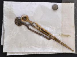 cca 1760-1800  Díszes szekrényóra számlap, 2 db mutatóval, 25x17,5 cm