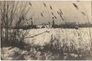 1928 Oroszvár, Rusovce; befagyott Duna a cseh Sázava gőzössel / frozen Danube with a Czech steamship. photo