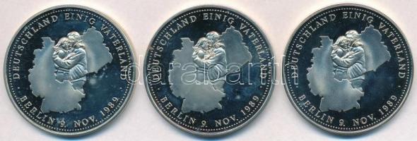 Németország 1990. "Egység, jog, szabadság / Németország, egyesített haza" ezüstözött fém emlékérem (3x) (40mm) T:PP Germany 1990. "Einigkeit und Recht und Freiheit / Deutschland einig Vaterland" silver plated medallion (3x) (40mm) C:PP