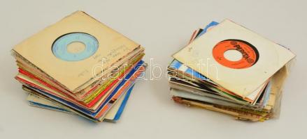 cca 1968-1980 64 db hanglemez, kislemezek, magyar és külföldi előadók, közte P. Mobil, Rolling Stones, Pink Floyd, Edda