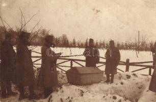 1917 34. gyalogezred téli temetése elkészült hősi temetőben / WWI K.u.K military, heroes funeral, photo