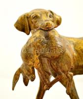 Vadászkutya nyúllal bronzírozott fém szobor fa talapzaton jelzés nélkül /
Bronz plated metal hound ...