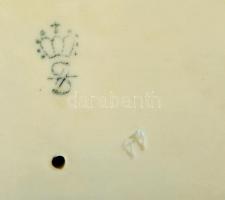 Sitzendorf porcelán asztali óra, Weimar quartz működő óraszerkezettel, jelzett, kézzel festett, hibá...