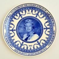 2002 Erzsébet királynő uralkodásának arany jubileuma. Wedgewood limitált szériás porcelán dísztányér / Golden jubilee of Queen Elisabeth. Weggewood porcelain plate. Limited edition 23 cm