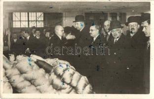 1936 Hódmezővásárhely, Bornemisza Géza iparügyi miniszter látogatása a Kokron gyárban. photo (EK)