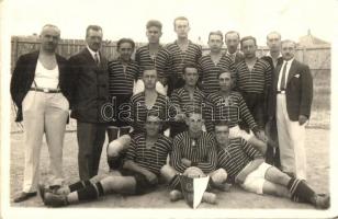1929 Cs.F.C. és Váci AC labdarúgó mérkőzése az évi utolsó bajnoki mérkőzés alkalmából. Förster fényképész / Hungarian football match, group photo