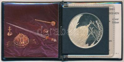 Fülöp Zoltán (1951-) 1978. "Koronázási jelvények" Ag emlékérem plasztiktokban tanúsítvánny...