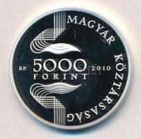 2010. 5000Ft Ag "Úszó Európa-Bajnokság" tanúsítvánnyal (2xklf) T:PP,BU fo.
Adamo EM229