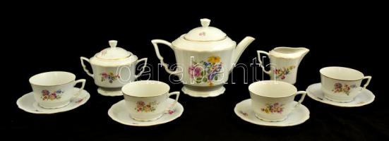 Zsolnay hiányos virágmintás porcelán teás készlet, matricás, jelzett, kopott, az egyik csészén lepattanással, összesen: 7 db, m: 6 cm, 9 cm,11 cm, 16 cm.