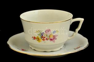 Zsolnay hiányos virágmintás porcelán teás készlet, matricás, jelzett, kopott, az egyik csészén lepat...