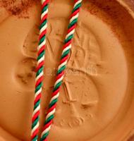 Ligeti Erika (1934-2004): Kovács Margit, kerámia plakett, réz lemezzel, hátulján jelzett, átfűzve, k...