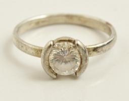 Ezüst (Ag.) gyűrű berakással, jelzett, méret: 54, bruttó 2,1 g + ezüst (Ag.) bokalánc, jelzett, h: 1...