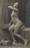 Erotic nude lady. Corona. 129. (non PC)