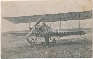 1910 Arad, Csermák János (?) az első aradi repülés végrehajtója a repülőgépével. Keppich kiadása / firts flight in Arad, pilot with his airplane (fa)