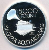 2007. 5000Ft Ag "Kodály Zoltán" tanúsítvánnyal T:PP
Adamo EM211