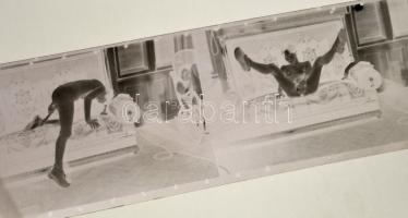 cca 1970 Erotikus és pornográf fotónegatívok, 24 felvétel 3 tekercsen, 6x9 cm