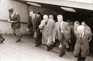 1981 Kádár János és környezete metrón utazik, 38 db szabadon felhasználható vintage negatív, 24x36 m...